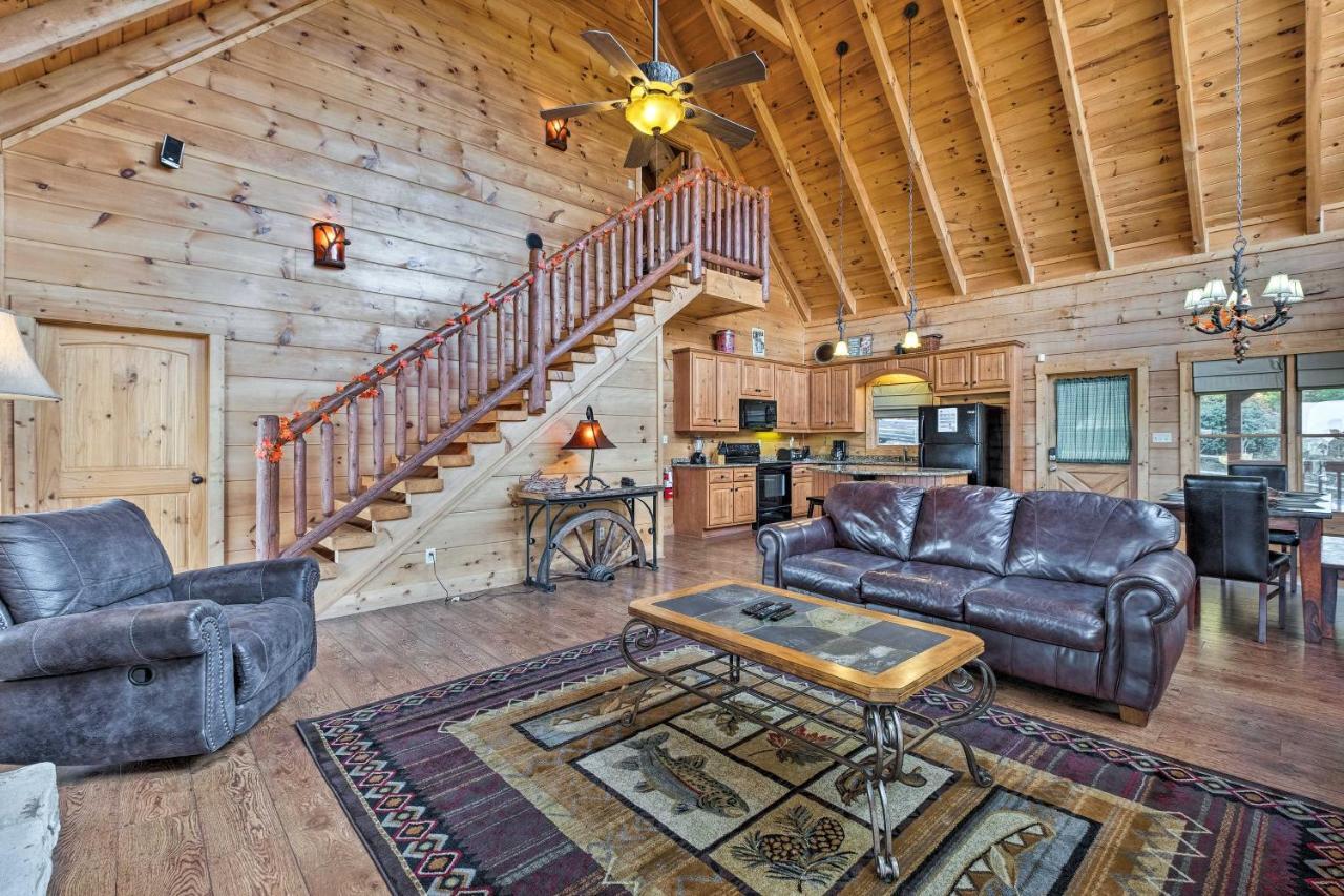 Pigeon Forge Cabin With Brand New Hot Tub And Views! Sevierville Exterior photo